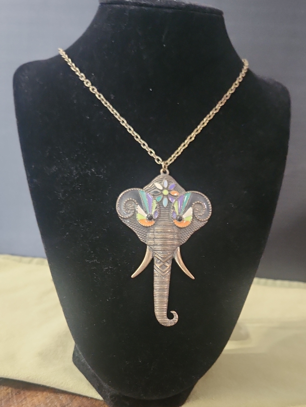 Vtg Elephant Pendant Necklace